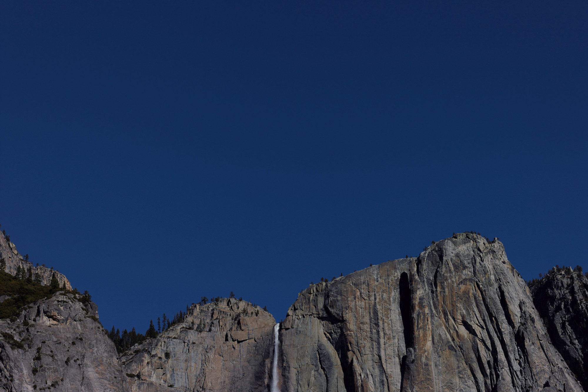 Cobalt Blue Sky, 2015. From Yosemite. Pigment print, 30 × 45 in. (76.2 × 114.3 cm). Courtesy the artist and Regen Projects, Los Angeles; Lehmann Maupin, New York/Hong Kong/Seoul/London; Thomas Dane Gallery, London and Naples; and Peder Lund, Oslo