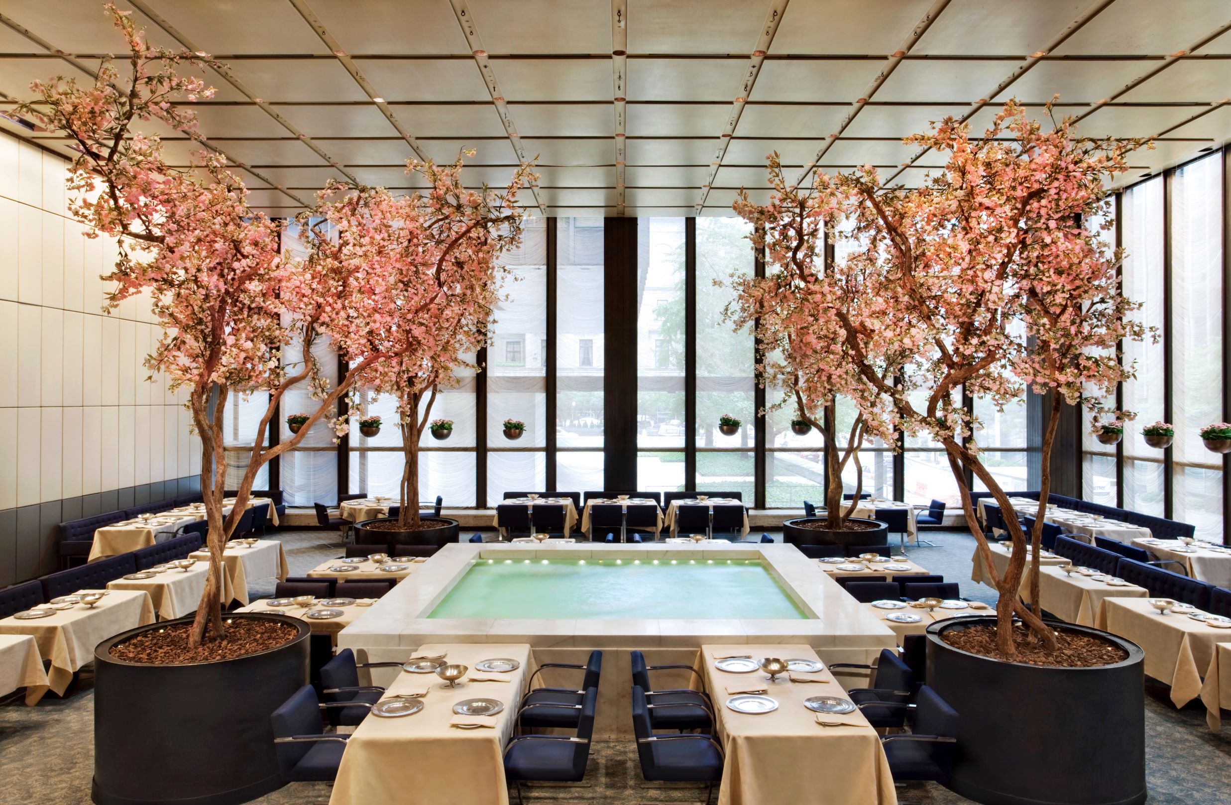 Interior view of the Pool Room in the Four Seasons restaurant in the Seagram Building. As reproduced in Philip Johnson: A Visual Biography Photo by Jennifer Calais Smith
(jennifercalais.com)