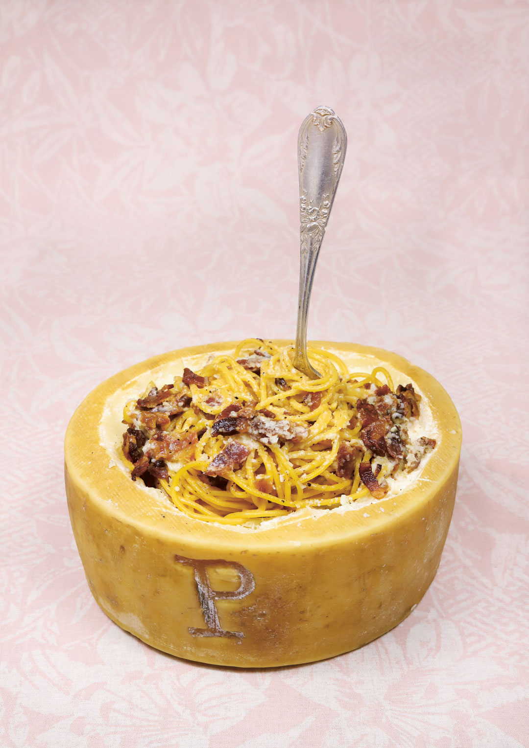 La Gran Carbonara (Spaghetti carbonara). All dishes from Big Mamma Cucina Popolare