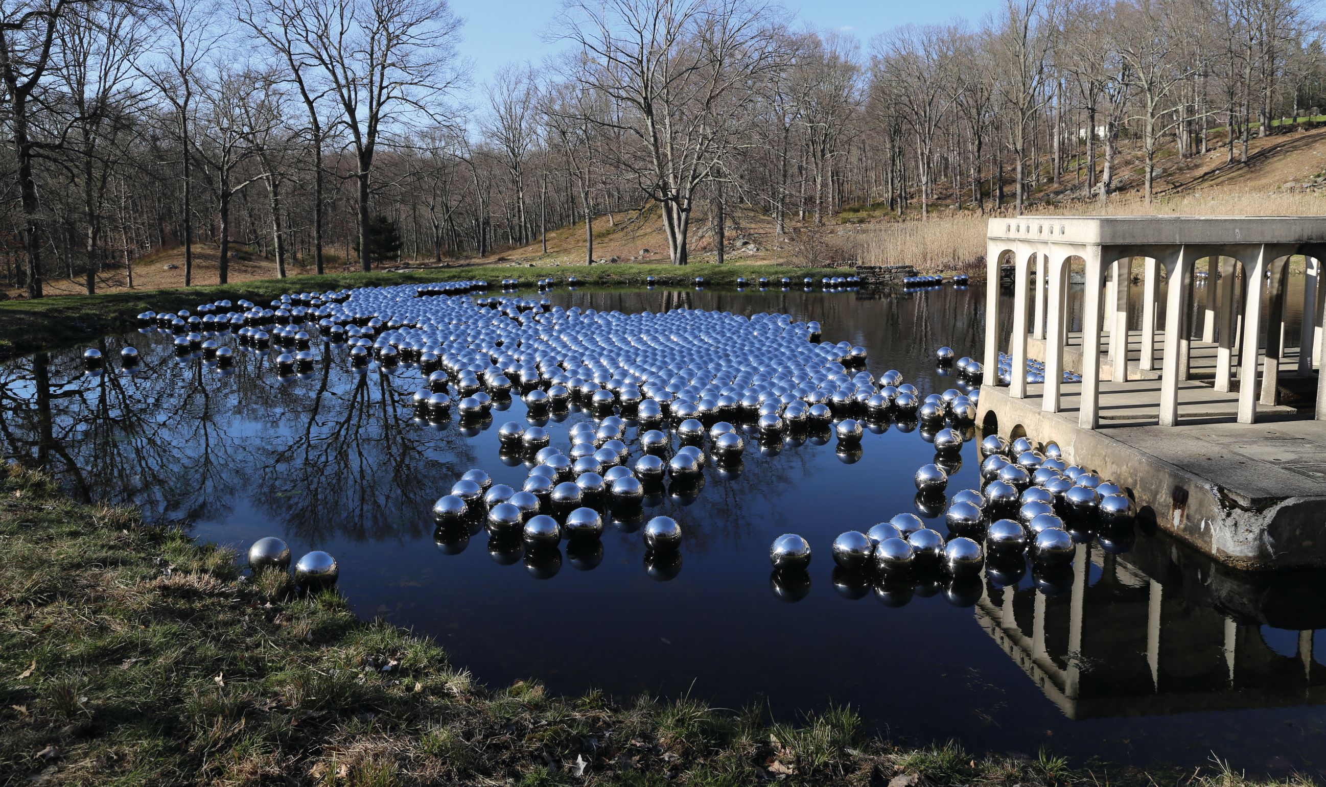 Yayoi Kusama, Narcissus Garden, 2016, stainless mirror balls, each Ø 30 cm, installation view, Glass House, New Canaan, Connecticut.