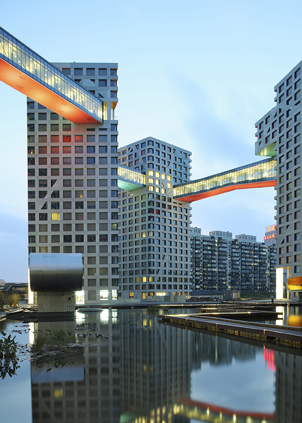 Linked Hybrid, Beijing, China, 2003-2009; a variety of functions in the semi-public bridge loop, connecting eight towers via eight bridges. Photo credit: © Shu He