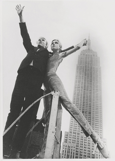 Warhol ith Edie Sedgwick during a fashion shoot for Betsy Johnson (1965)