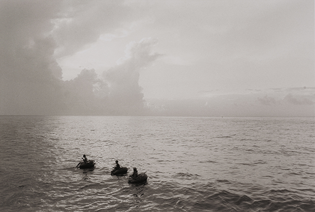 Tony Mendoza, Cuban fishermen, from the series Cuba: Going Back, 1996. © Tony Mendoza. Courtesy of Lehigh University Art Galleries - Museum Operation. From ¡Cuba, Cuba!