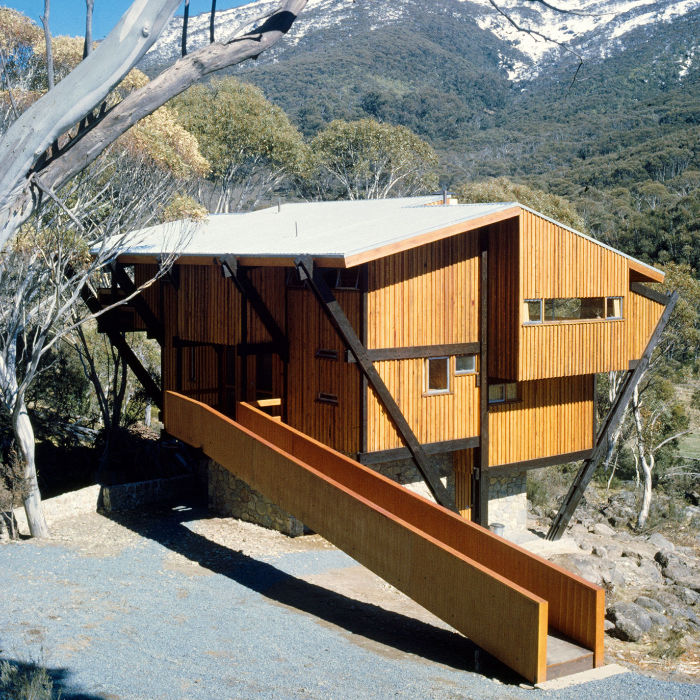 Thredbo Ski Lodge, Harry Seidler, Thredbo, New South Wales (AU), 1962. From the Atlas of Mid-Century Modern Houses - Photo Max Dupain © Penelope Seidler