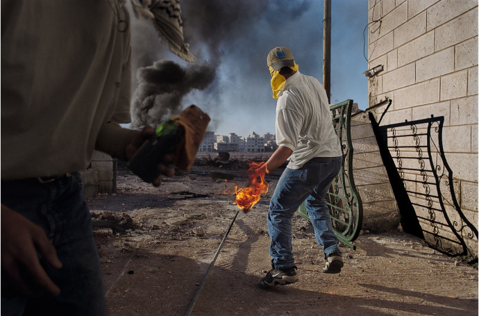 Palestinians fighting the Israeli army, West Bank, 2000. Photograph by James Nachtwey