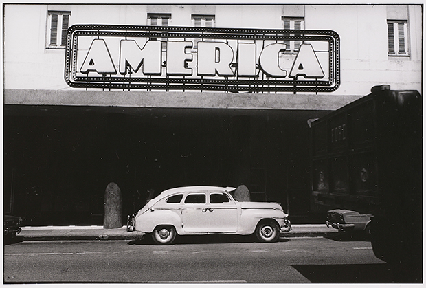 Gilda Perez, Untitled, from the series La Habana, 1988. © Gilda Perez. Courtesy of Lehigh University Art Galleries - Museum Operation. From ¡Cuba, Cuba!