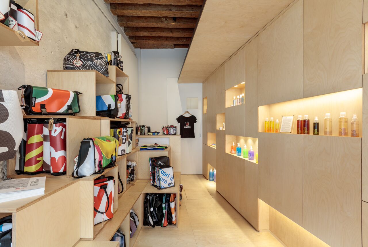 Process Collectivo, San Polo 2559a, Venice. Photograph by Joshua White. Image courtesy of the artist and Hauser & Wirth