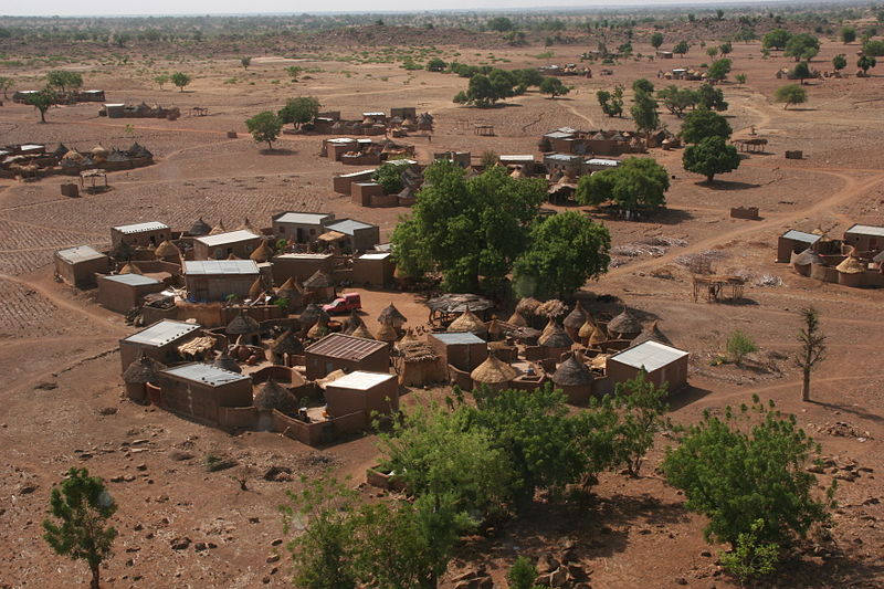 Gando, Burkina Faso, 2000. Photograph Schulbausteine, courtesy of Wikipedia