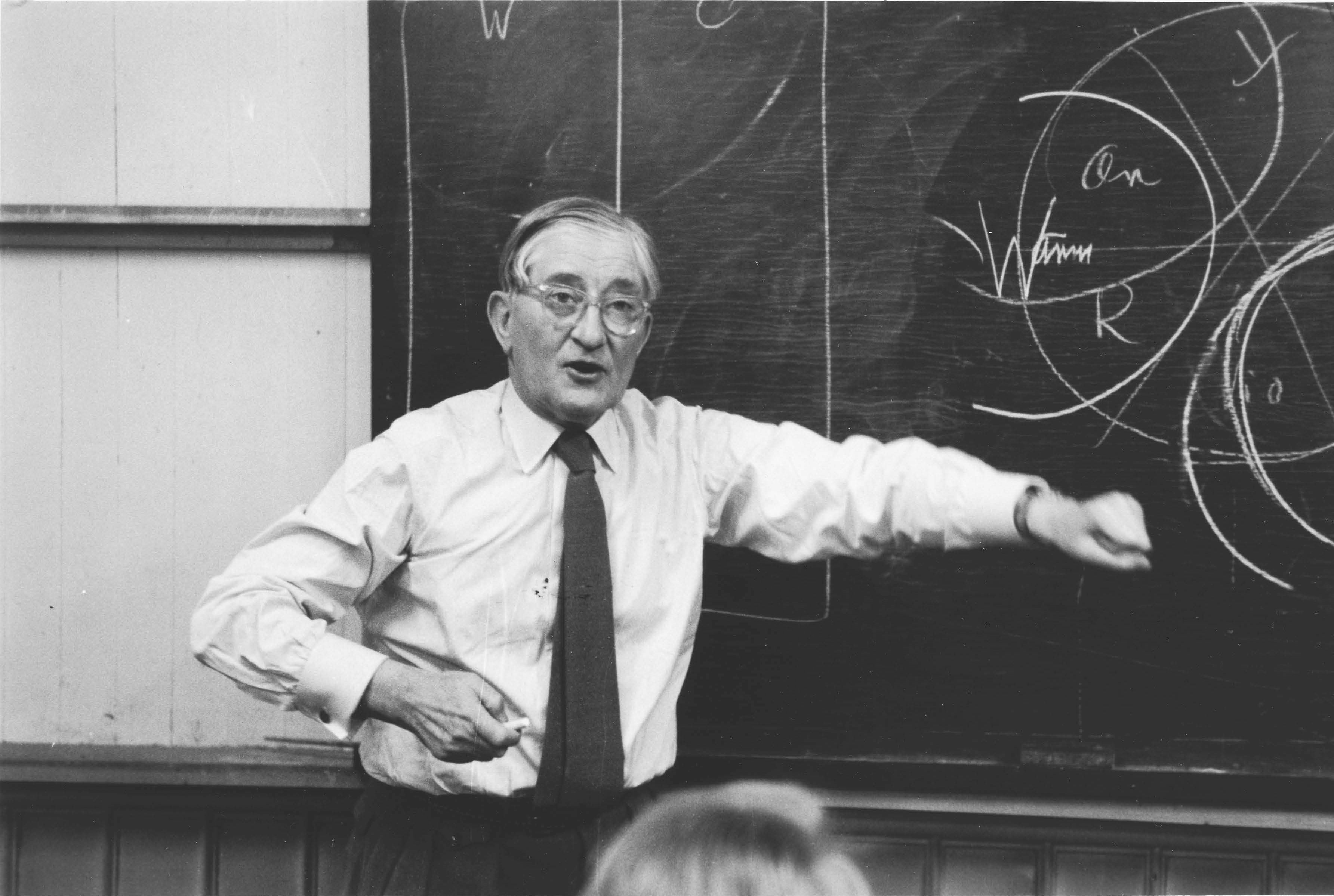 Josef Albers teaching, Yale University, 1955–56.  Photo by John Cohen.