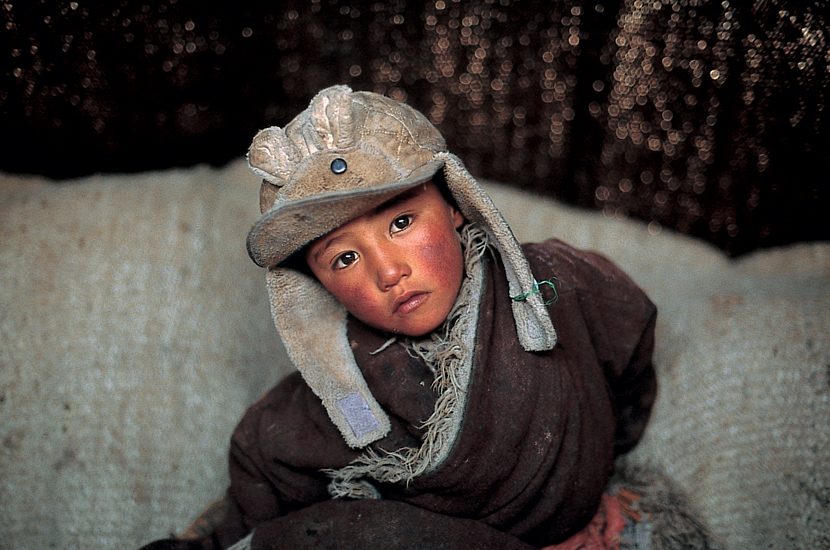 Steve McCurry, Amdo Nomad in a tent (2001), Lhasa, Tibet