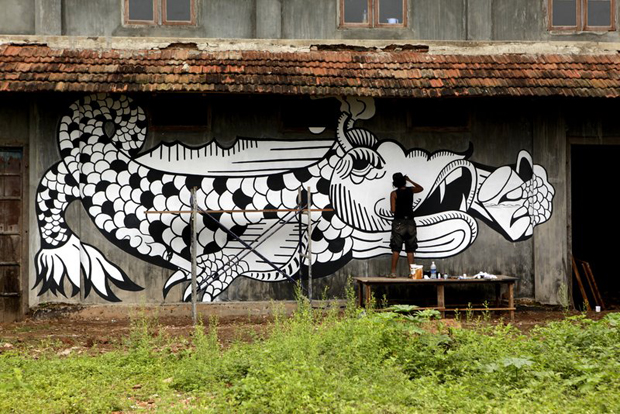 Anpu Varkey installing his work at the Kochi-Muziris Biennale 
