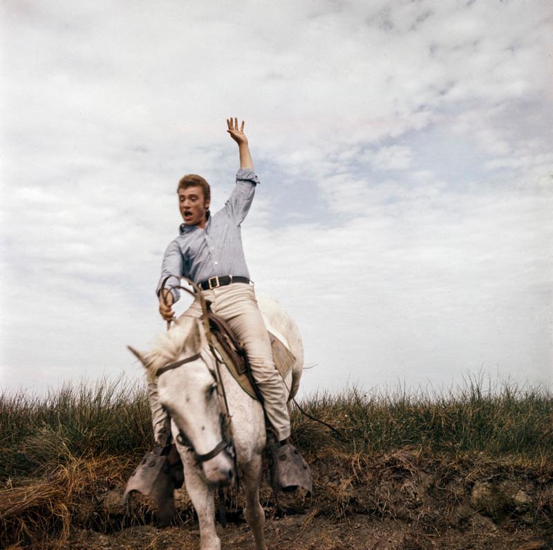 Johnny on the set of the film D'où viens-tu Johnny (1963). Photograph by Claude Schwartz. Courtesy of the Claude Schwartz Photographe association. Image courtesy of Arles 