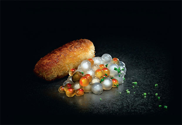 Oyster pane with tapioca marinée - Alex Atala - photograph by Sergio Coimbra