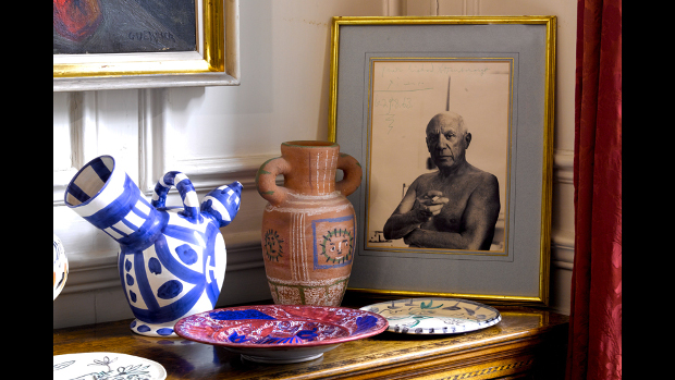From left: Pablo Picasso, Pichet à Glace (A.R. 142), 1952. Numbered 1/100 inscribed 'Edition Picasso' and 'Madoura', with the Edition Picasso and Madoura stamps (Estimate £12,000–18,000) and Vase au décor pastel (A.R. 190), 1953. Numbered 9/200, incised 'Edition Picasso' and 'Madoura', with the Madoura and Edition Picasso stamps (Estimate £5,000–7,000). Image courtesy of Sotheby's