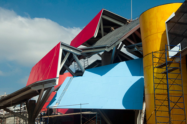 Frank Gehry, Biography, Architecture, Buildings, Guggenheim Museum Bilbao,  Pritzker Pavilion, Style, & Facts