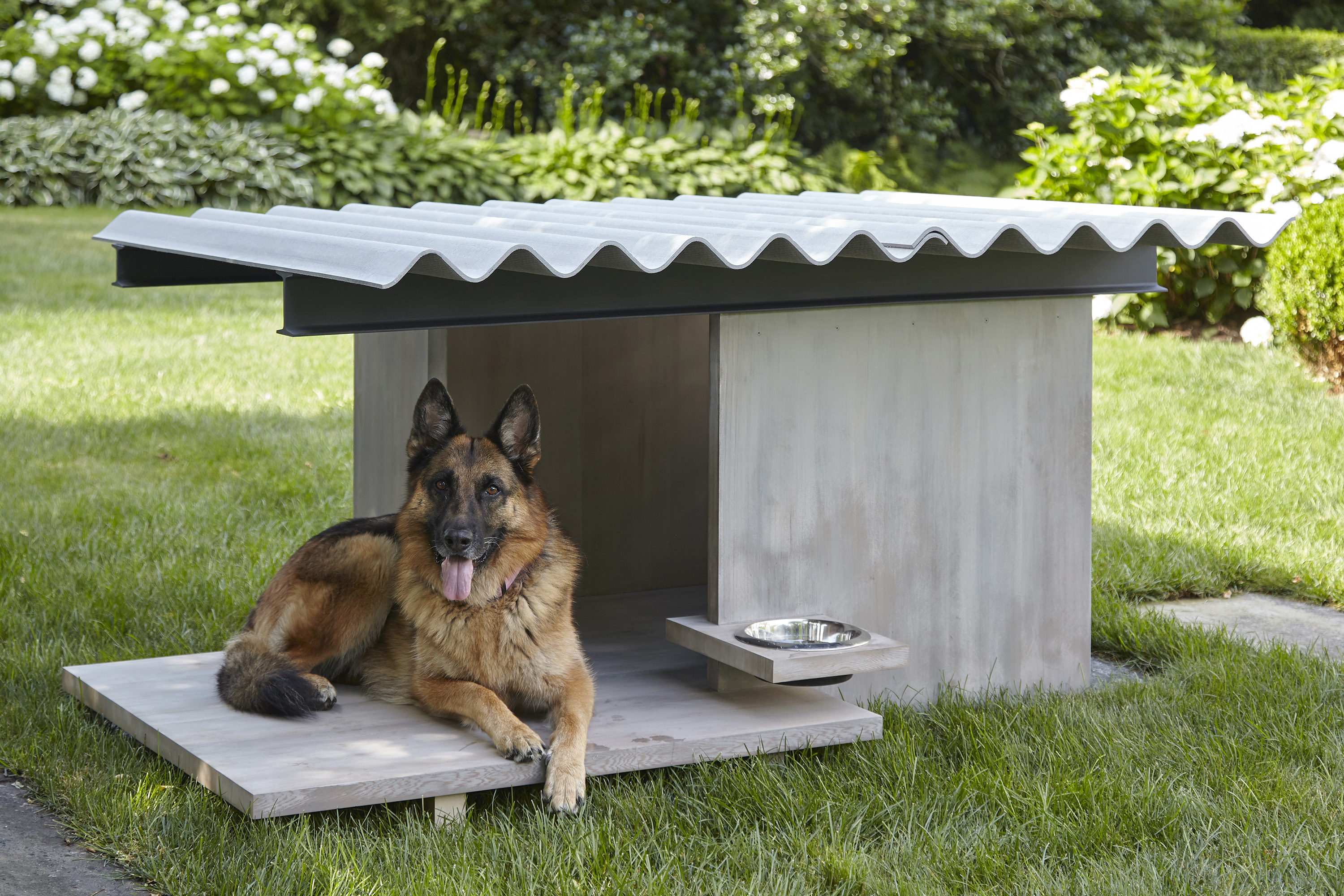 Bow Wow Haus by Robert Young of Robert Young Architects, built by Fountainhead Construction, with former ARFan Tara.Tria Giovan Photography