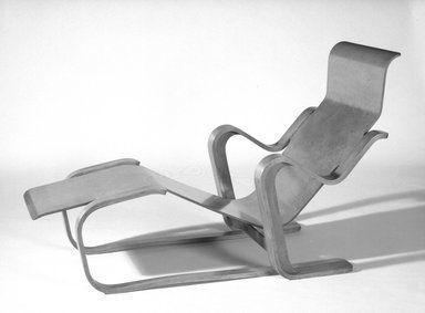 Isokon plywood chaise longue by Marcel Breuer
