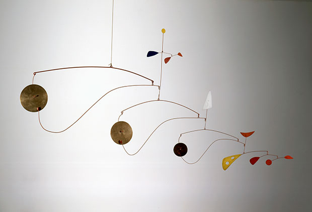 Triple Gong 1948 - Alexander Calder - Calder Foundation, New York / Art Resource, NY © ARS, NY and DACS, London 2015