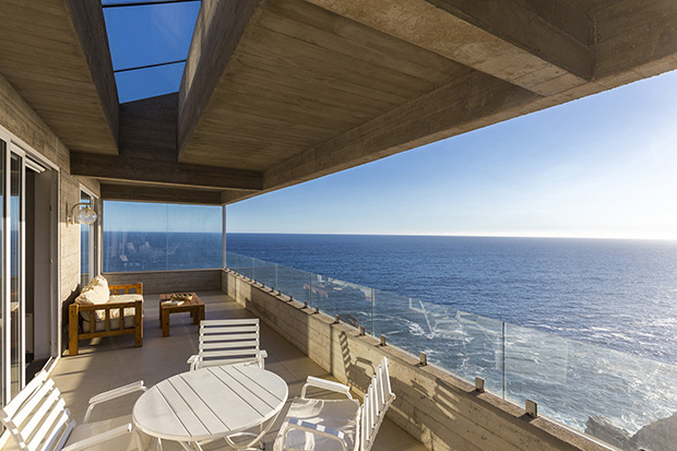 Casa Mirador by Victor Gubbins. Photography by Marcos Mendizabal