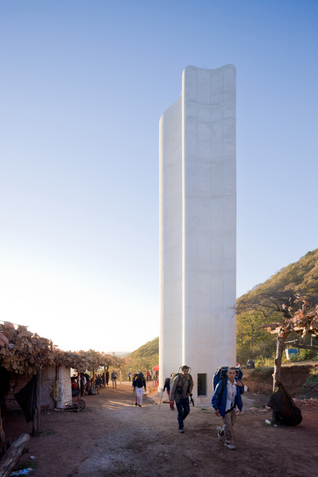 Cerro del Obispo Lookout Point - Christ & Gantenbein. Photo by Iwan Baan