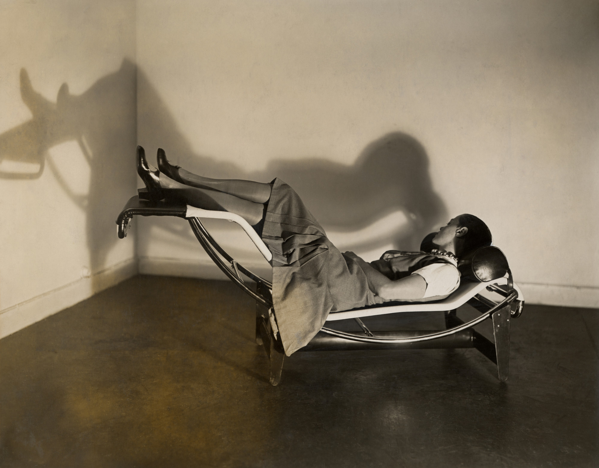 Charlotte Perriand on the chaise longue basculante B306, 1929 © AChP/ © ADAGP, Paris and DACS, London 2021
