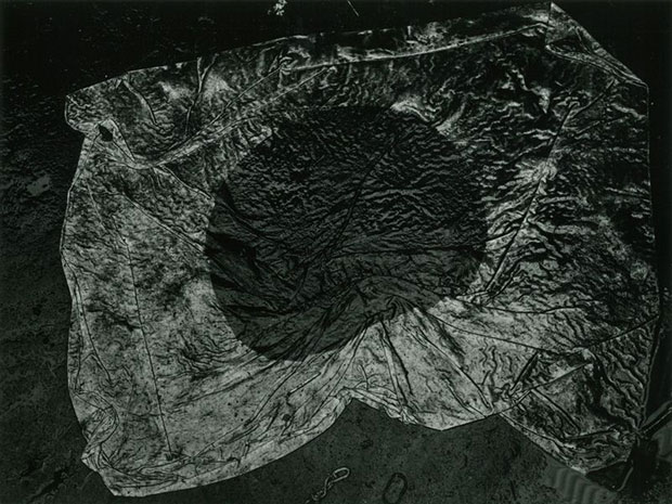 Kikuji Kawada The Japanese National Flag, Tokyo 1965 From the series The Map © Kikuji Kawada. Courtesy Michael Hoppen Gallery and Photo Gallery International