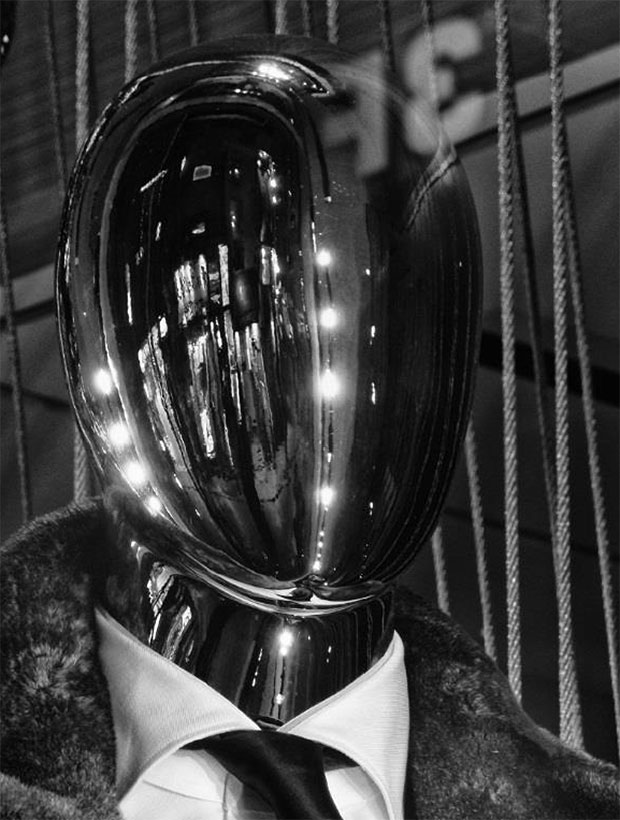 Daido Moriyama Dog and Mesh Tights, 2014-2015 Slide show of 291 black-and-white photographs, 25’ Music by Toshihiro Oshima Video Concept : Gérard Chiron Courtesy of the artist / Getsuyosha Limited / Daido Moriyama Photo Foundation