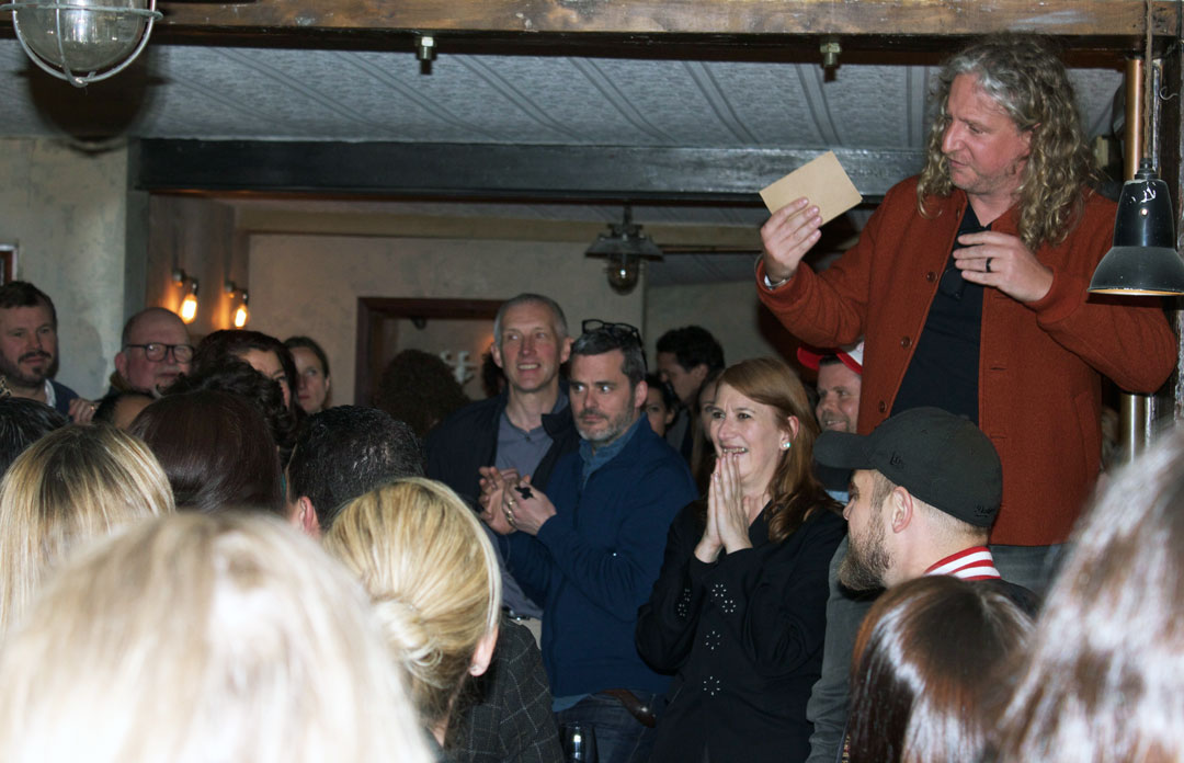 Joe Warwick makes his speech - photo Bonnie Beadle