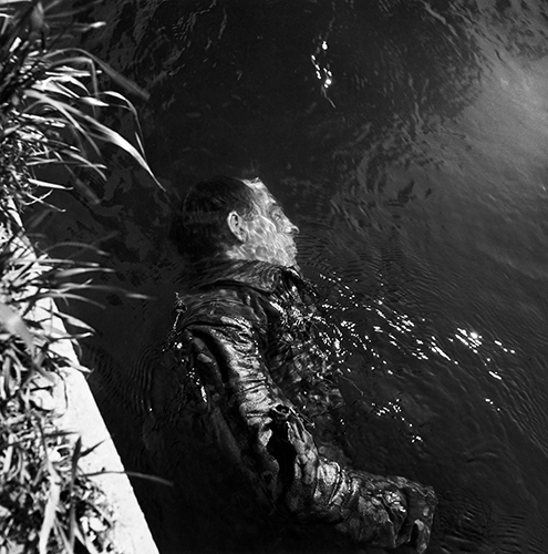 Dead German guard in canal, Dachau, 1945, by Lee Miller. As reproduced in The Photography Book