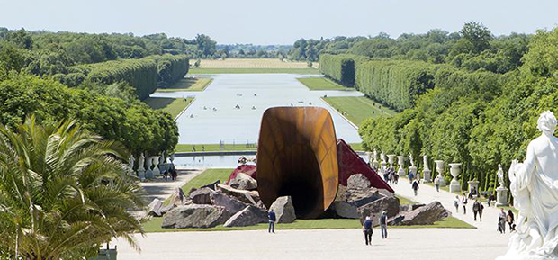 Dirty Corner (2015) Courtesy Kapoor Studio and Kamel Mennour. Photo: Fabrice Seixas © Anish Kapoor 2015