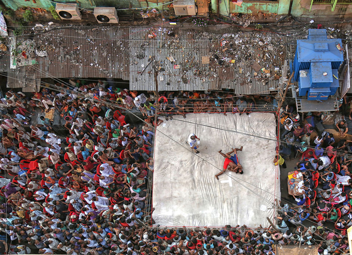 Street Wrestling. © Retam Kumar Shaw. Documentary Single Image Winner, Magnum and LensCulture Photography Awards 2017