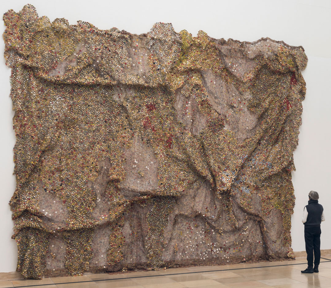 Dusasa II by El Anatsui, Installation view Haus der Kunst. All images courtesy of Installatio, Haus der Kunst, Munich
