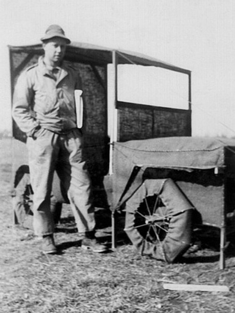 Ellsworth Kelly and a fake jeep, c. 1944