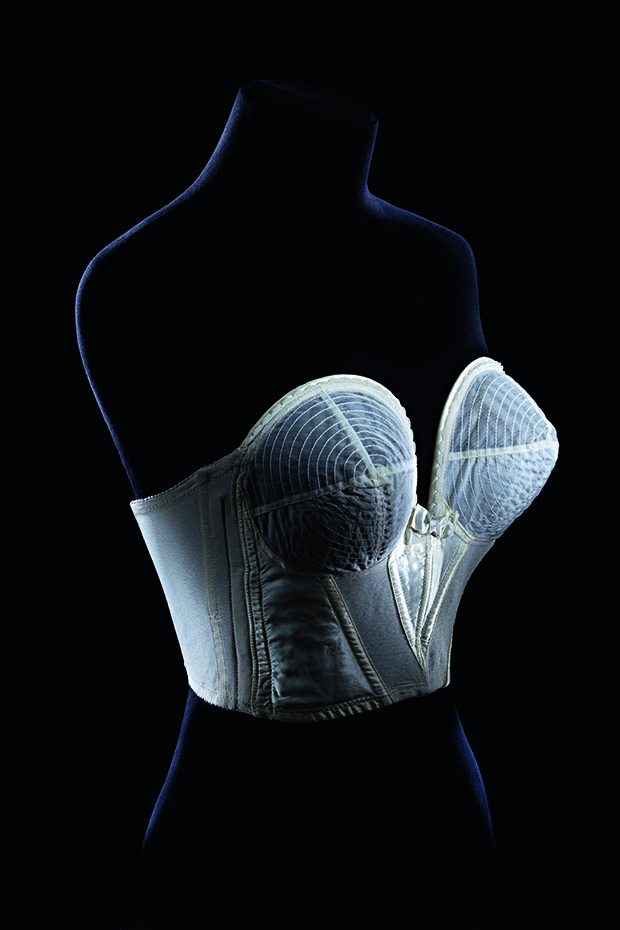“Exquisite Form” bra-bustier. United States, ca. 1950. Rayon satin, Nylon, mesh, elasticized fabric, flannel, plastic, metal. Collection of Melanie Talkington, Vancouver. Photography by Patricia Canino