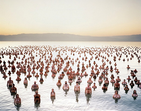 Spencer Tunick, Dead Sea 4 (2011)