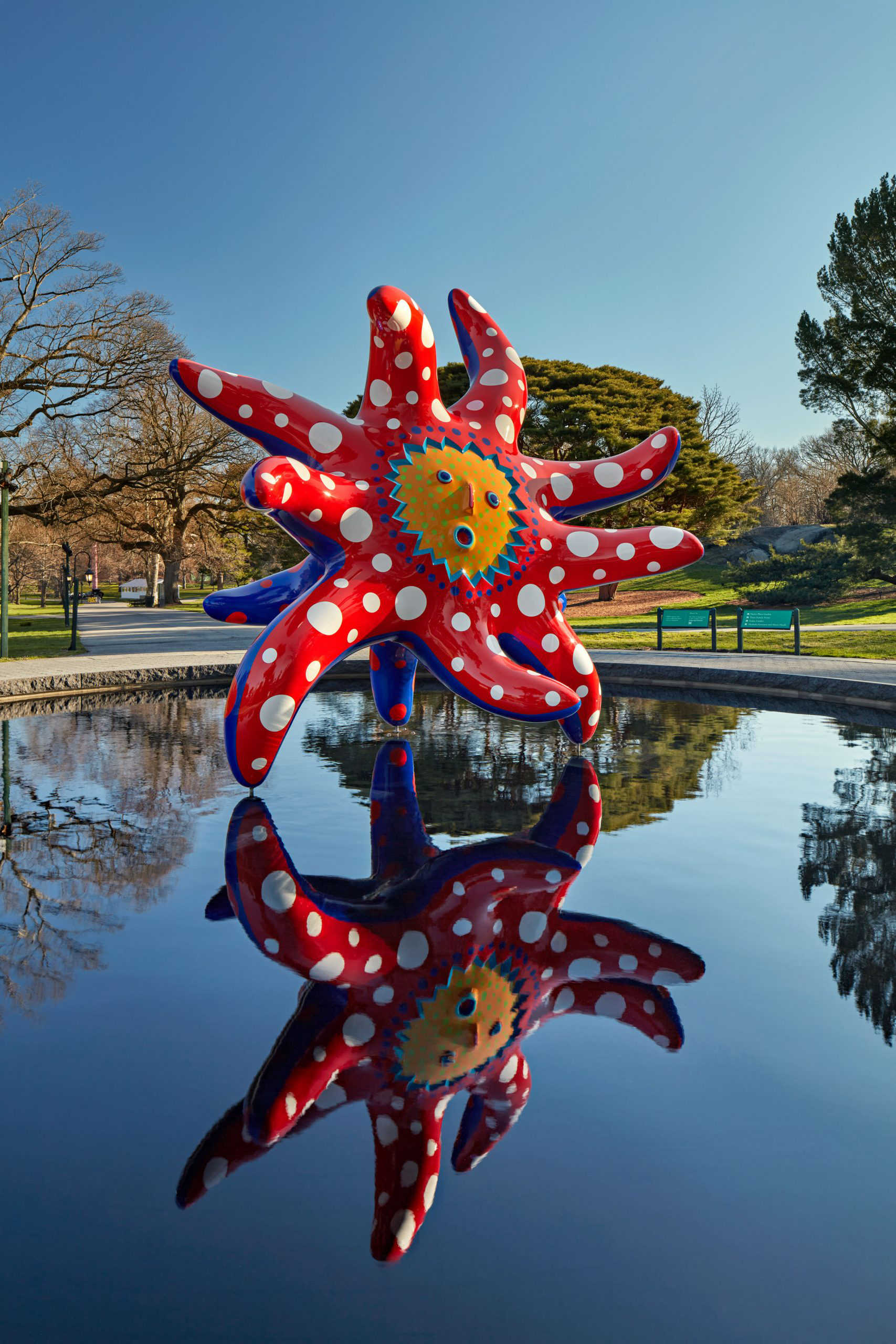 I Want to Fly to the Universe, 2020, The New York Botanical Garden, Urethane paint on aluminum. Collection of the artist. Courtesy of Ota Fine Arts and David Zwirner. Photo by Robert Benson Photography
