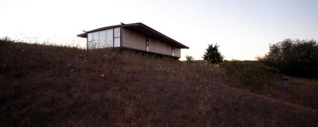 Gallinero House by Eduardo Castillo 