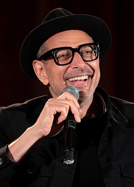 Jeff Goldblum speaking at the 2019 Phoenix Fan Fusion in Phoenix, Arizona. Photo by Gage Skidmore, courtesy of Wikimedia Commons