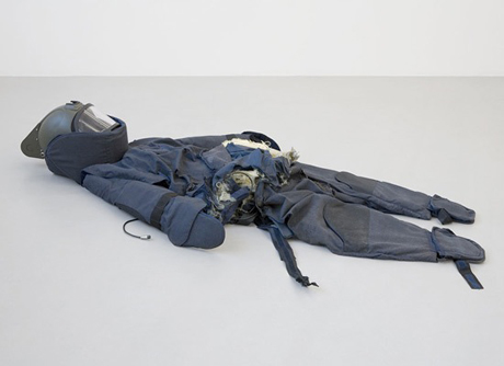Anders Krisár, Bomb Suit’ (2007)