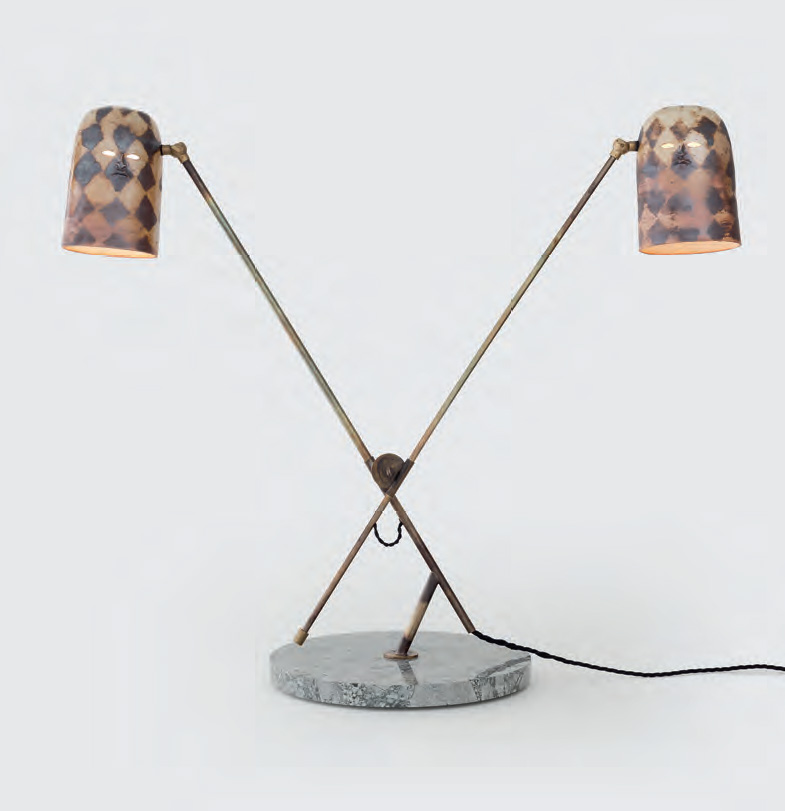 Hatched Brown Lamp, 2015. Wood-fired ceramic, brass, steel, lighting components. 83 × 96 × 38 cm (32 ¾ × 37 ¾ × 14 in). Courtesy the artist and Anton Kern Gallery New York and Kate MacGarry, London. Photograph by Christian Capurro.