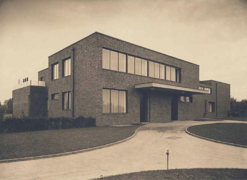 House Lange by Mies van der Rohe. As reproduced in Mies