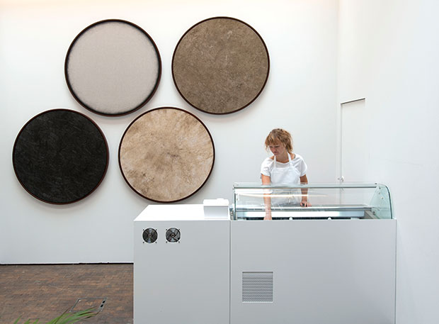 Davide Balula, Painting the Roof of your Mouth (Ice Cream), 2015. Installation, dimensions variable. Courtesy Galerie Frank Elbaz, Paris and François Ghebaly Gallery, Los Angeles. With the support of Noirmontartproduction, Paris