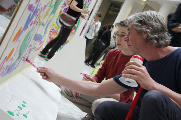 Join Hervé Tullet for a weekend of children's painting workshops