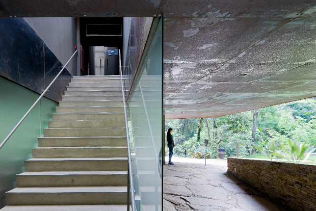 Terrace level of the Miguel Rio Branco Gallery at Inhotim, by Arquitetos Associados - photograph Iwan Baan