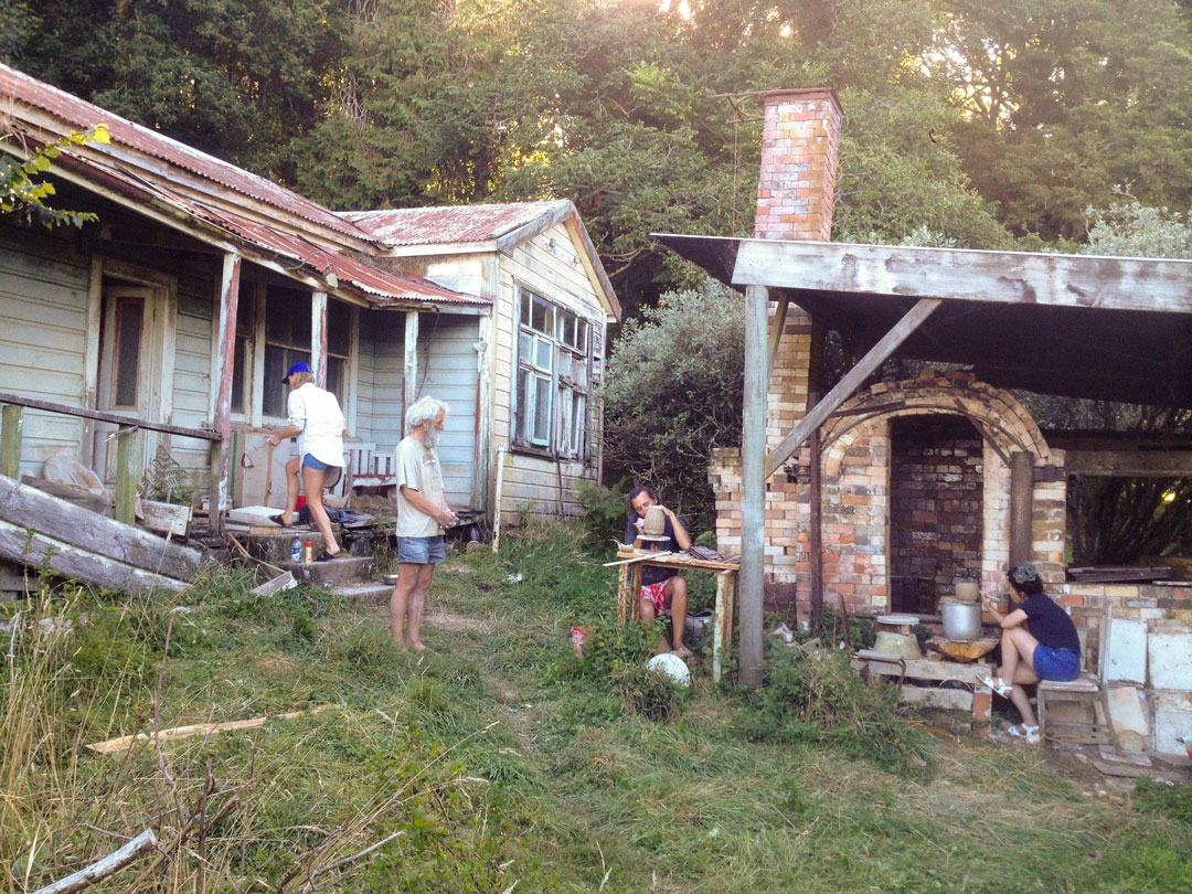 Francis Upritchard (on the steps, left) photographed at fellow ceramicist Nicholas Brandon’s property in Kaimata, New Zealand. Image courtesy of the artist