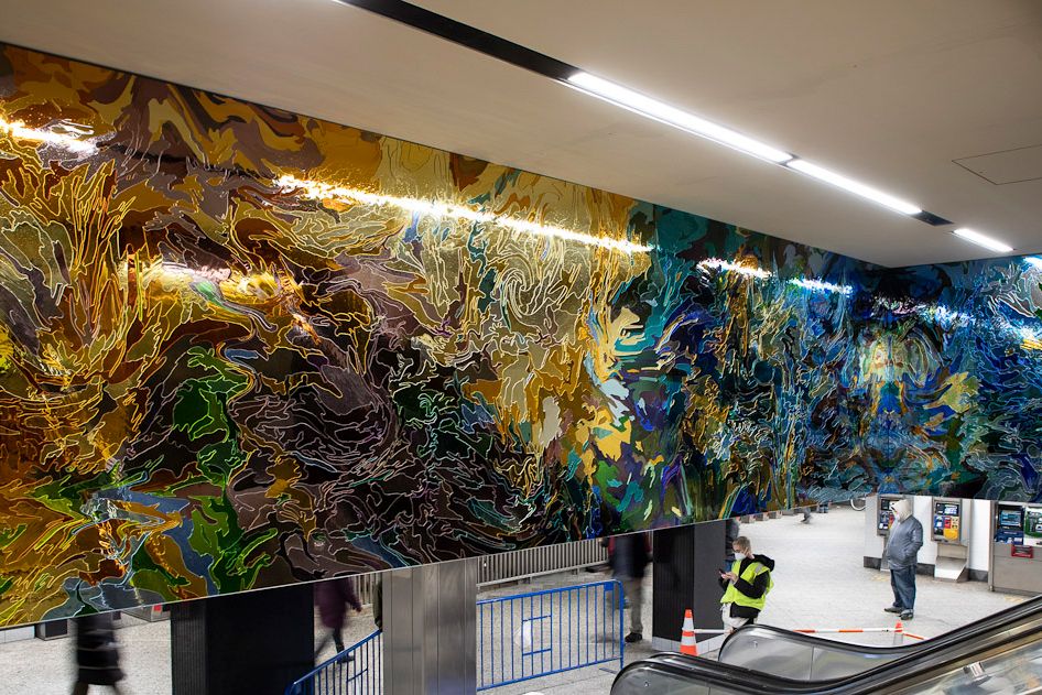 I dreamed a world and called it Love (2020) © Jim Hodges, NYC Transit Grand Central-42 St Station. Commissioned by MTA Arts & Design. Photo by David Regen. Courtesy the artist and Gladstone Gallery, New York and Brussels.