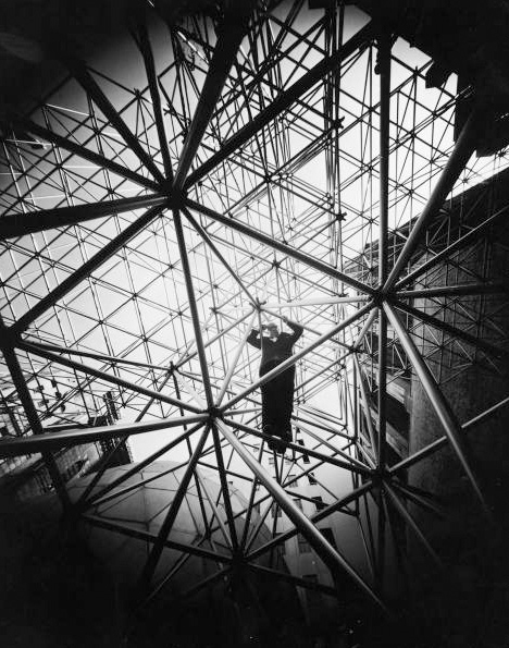 Buckminster Fuller examines the Dymaxion Building at MoMA, September 1959 - Joel Yale