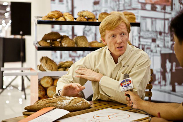 Éric Kayser speaks to the Cambodian press