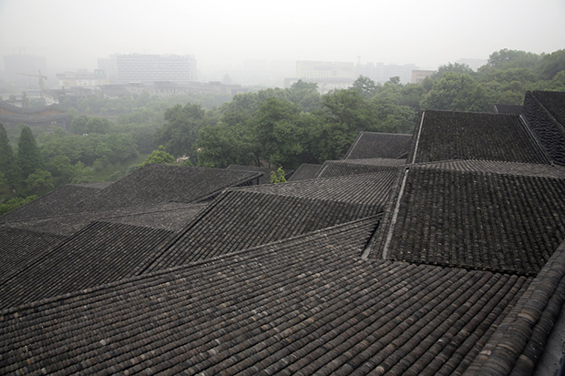 The China Academy of Art’s Folk Art Museum, Hangzhou by Kengo Kuma. Photography by Eiichi Kono. Images courtesy of Kengo Kuma and Associates