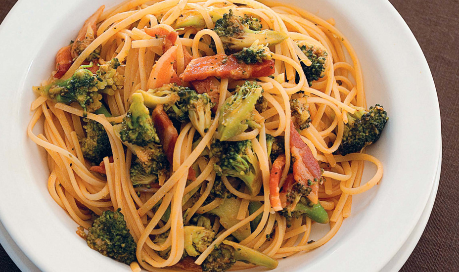 Linguine with broccoli and pancetta